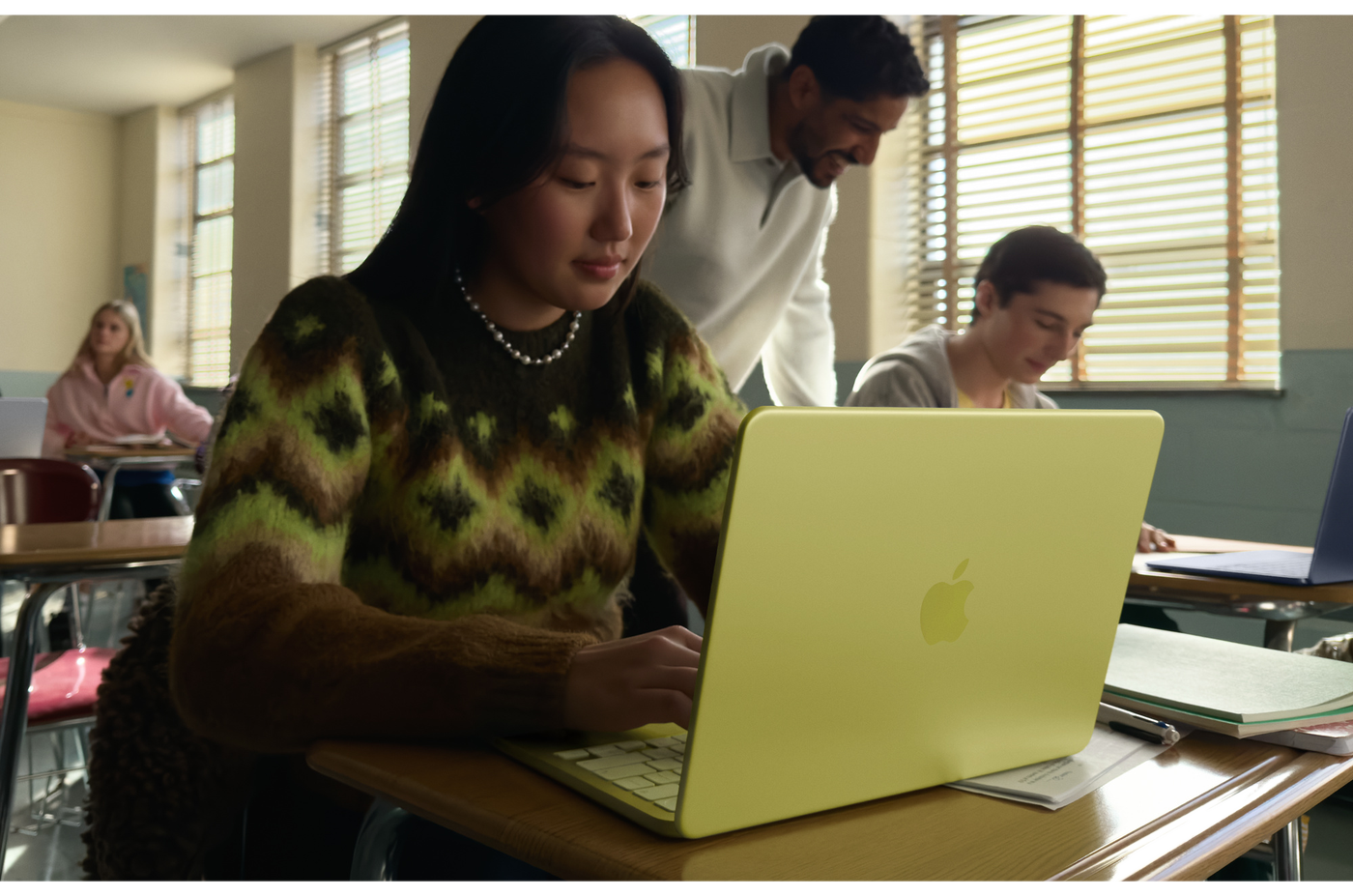 Apple MacBook Neo (2026) — Indigo · 8 Go / 256 Go (MHFF4FN/A) — vue 3/4